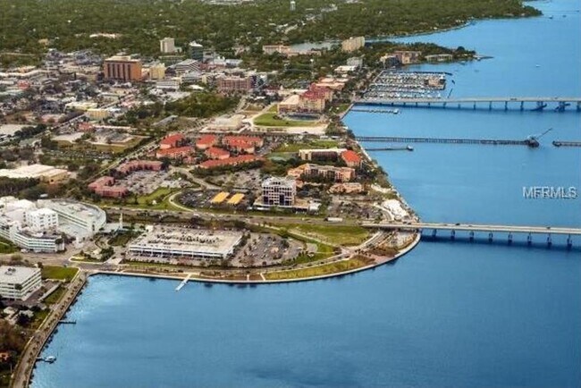 Building Photo - 808 3rd Ave W