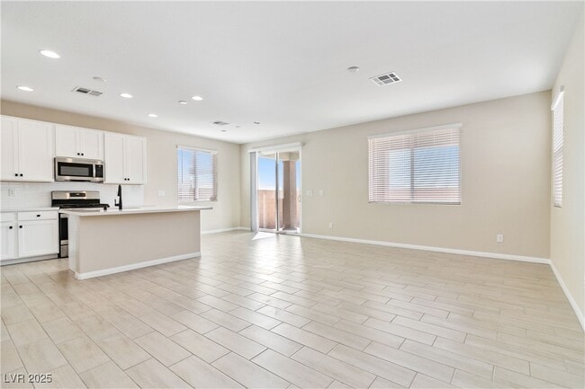 Building Photo - 3859 Painted Lady Ave