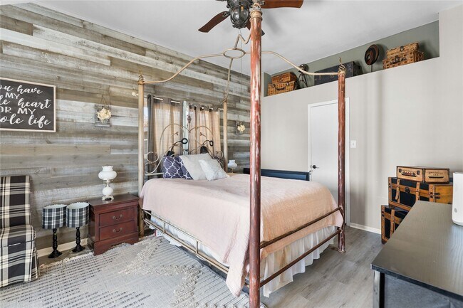 Building Photo - 10496 Summit Dr