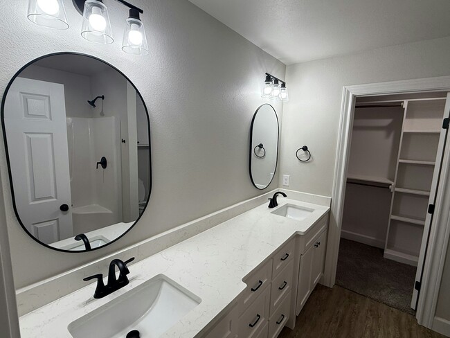 Building Photo - 275 Waterloo Dr