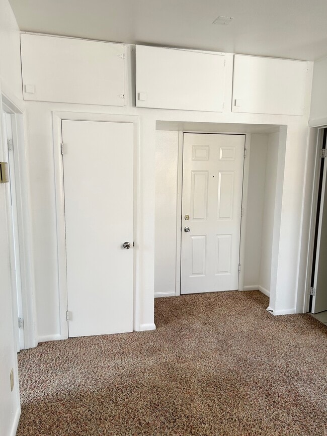 Building Photo - 454 S 500 E