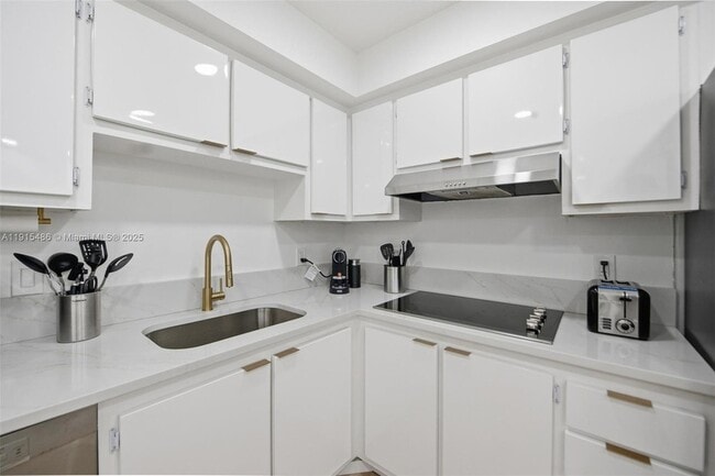 Building Photo - 3546 S Ocean Blvd