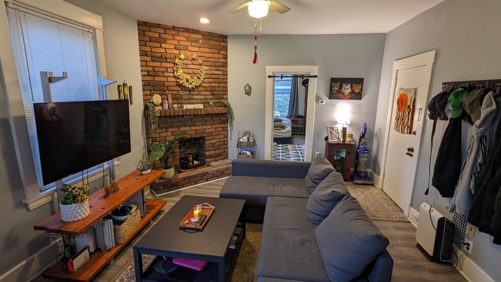 Building Photo - 615 Greenfield Ave