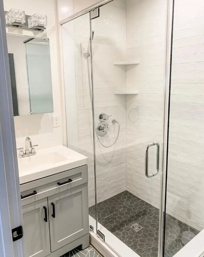 Building Photo - Midtown Retreat Unit 2