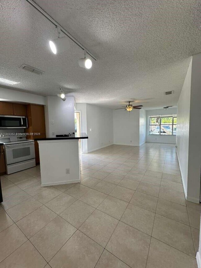 Building Photo - 3350 Pinewalk Dr N