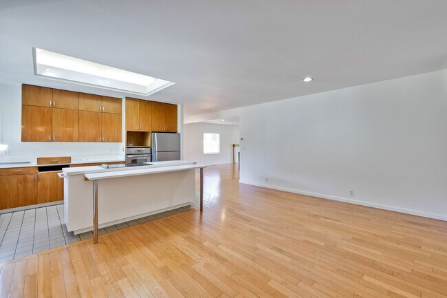 Building Photo - 2878 Bryant St
