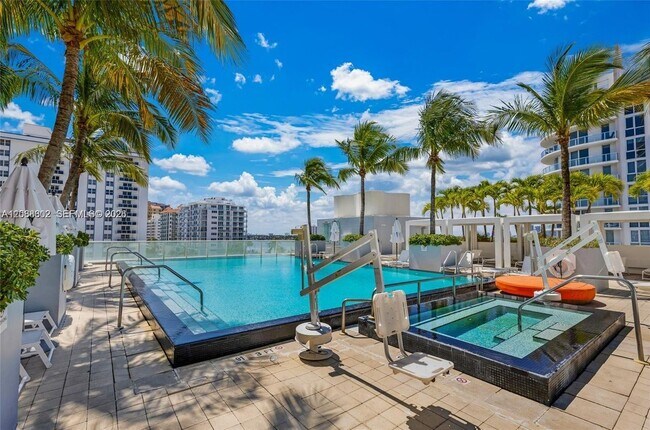 Building Photo - 3101 Bayshore Dr