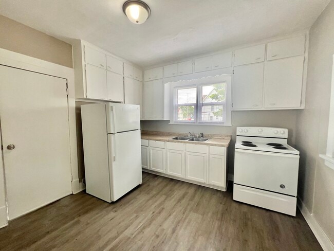 Building Photo - 812 Woodward Ave