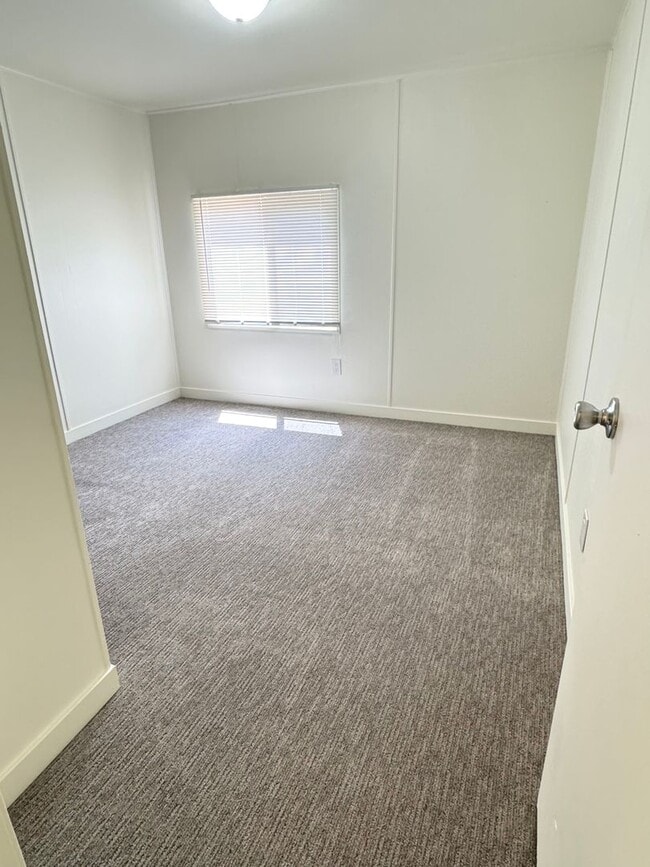 Building Photo - 3 Bedroom 2 Bathroom for Rent