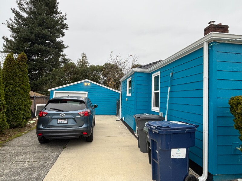 Building Photo - 13623 8th Ave SW