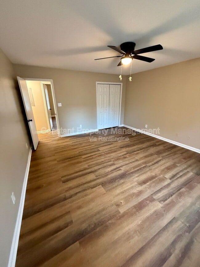 Building Photo - 3277 Club Dr