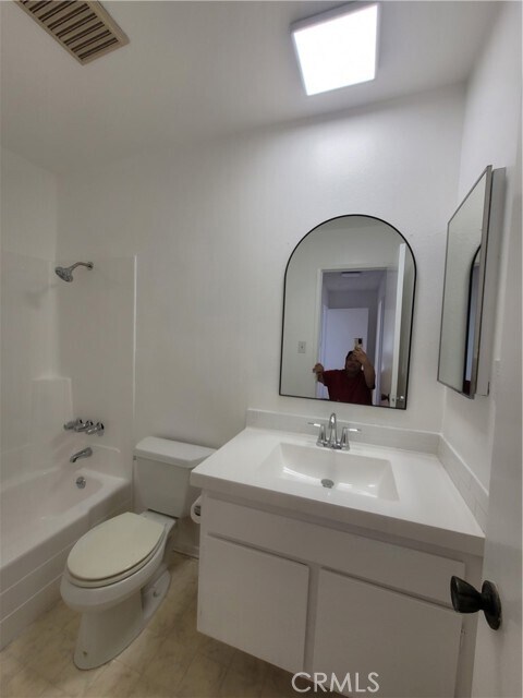 Building Photo - 10521 National Blvd