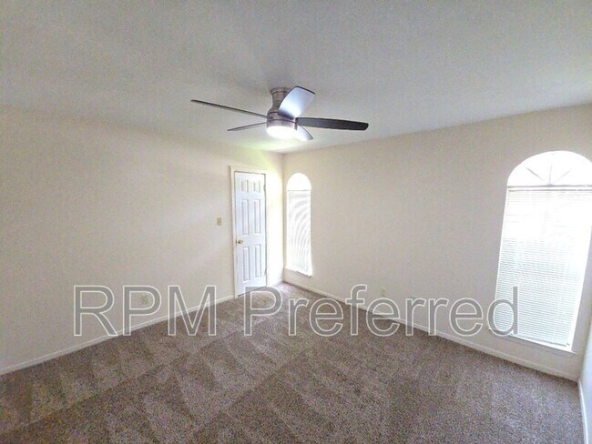 Building Photo - 12702 Ravensway Dr