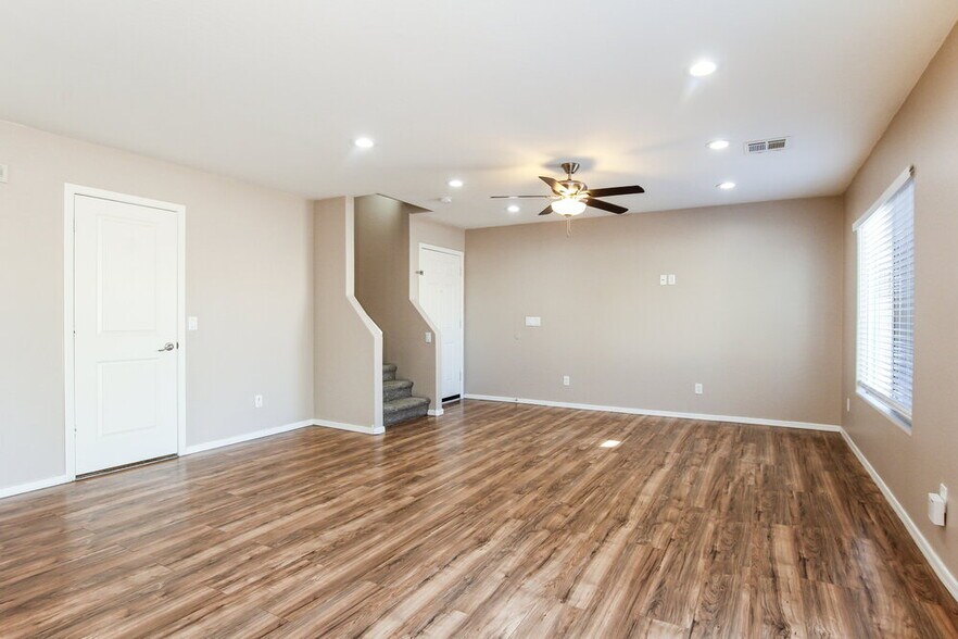 Building Photo - 5804 S 10th Dr
