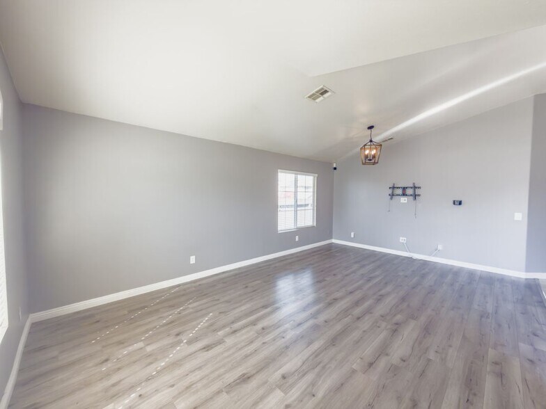 Building Photo - 8959 Wedgewood Ct