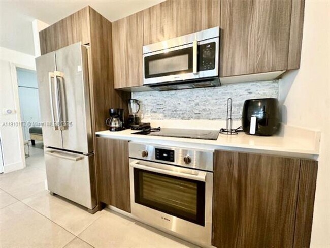 Building Photo - 488 NE 18th St