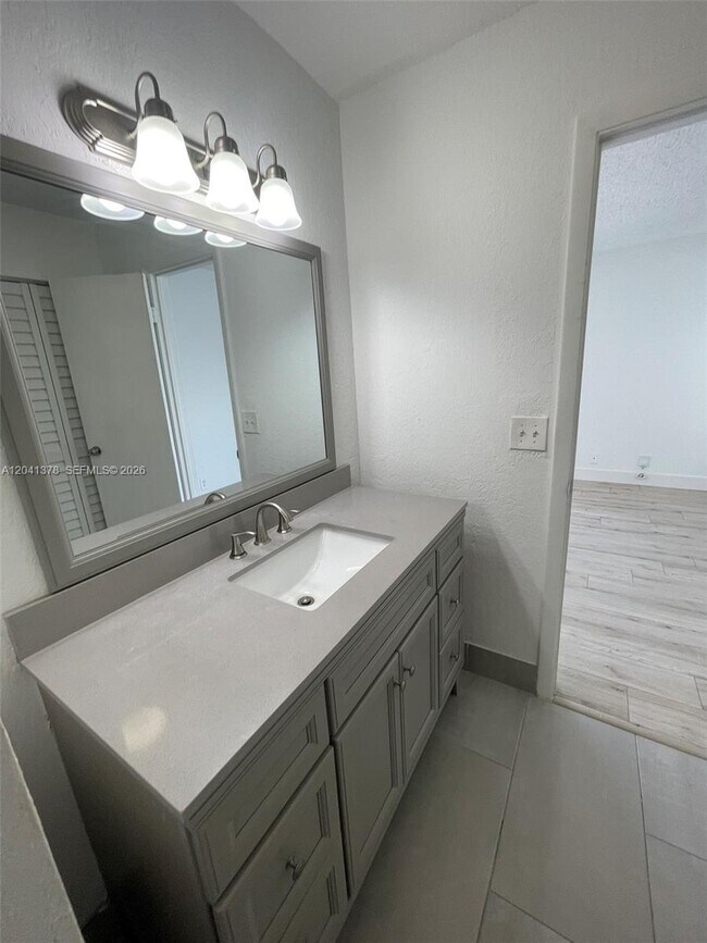 Building Photo - 2580 Coral Springs Dr