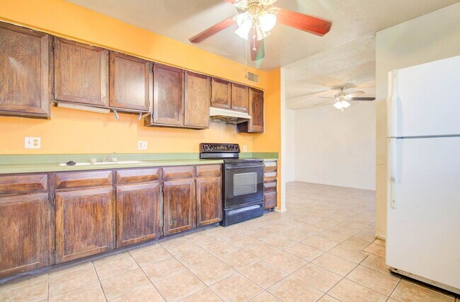 Building Photo - 373 N Williams St