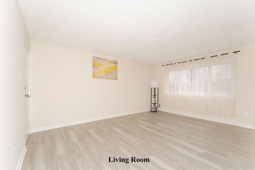 Building Photo - 14 Halley Pl SE