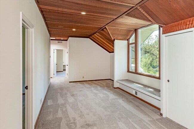 Building Photo - 13434 Old Oak Way