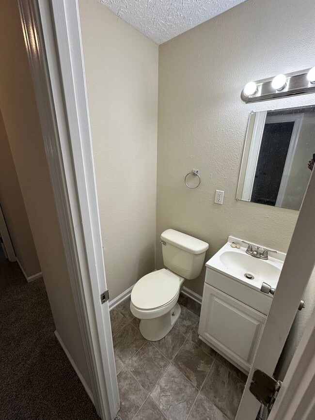 Building Photo - 3 Bed / 1.5 Bath Home located in Lawrence Township!