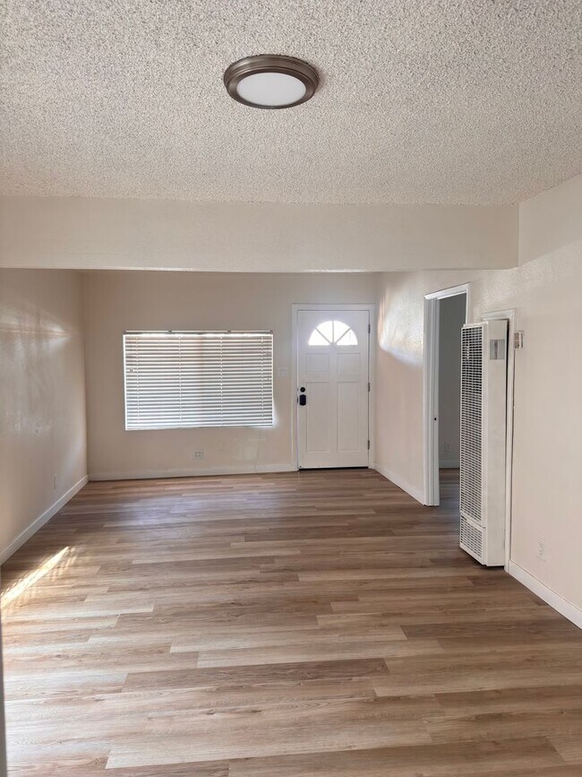 Building Photo - 1060 McFarland Ave