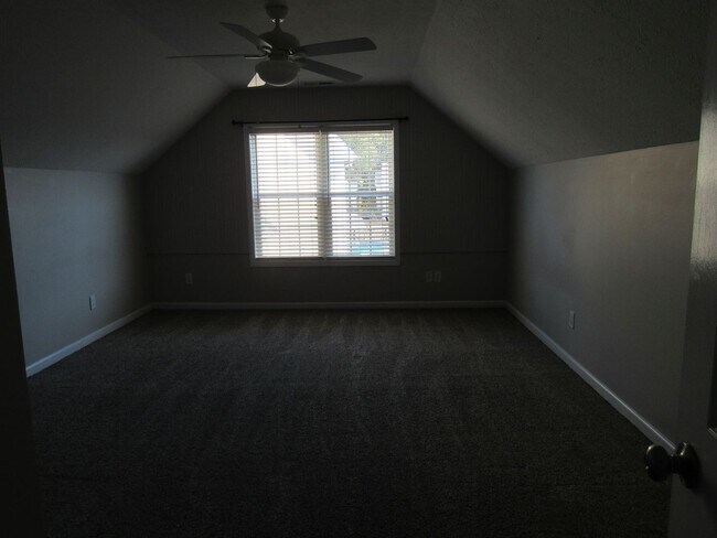 Building Photo - 3 BR 2 BA Jacksonville Commons