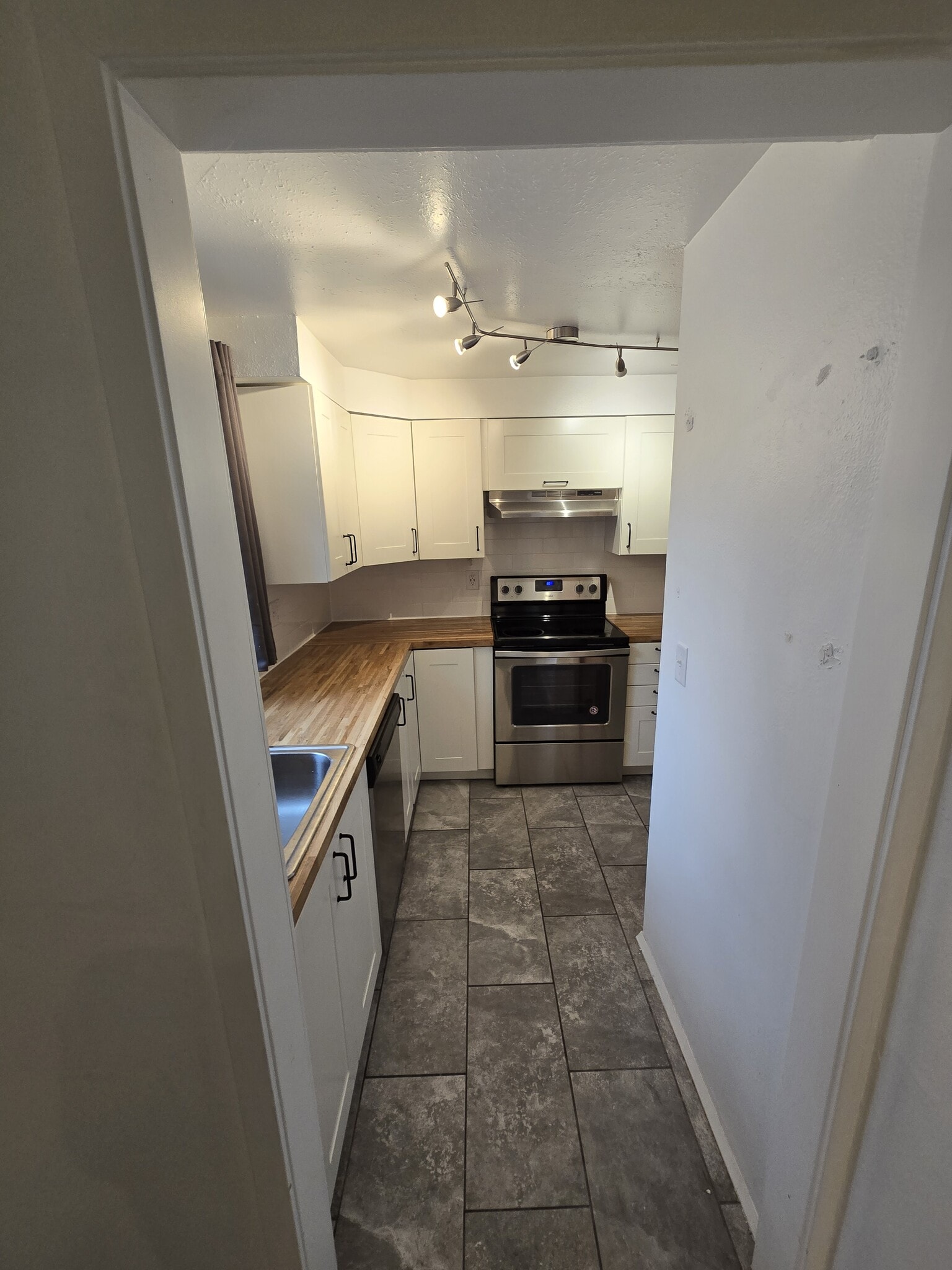 Building Photo - 2370 Manitowoc Rd