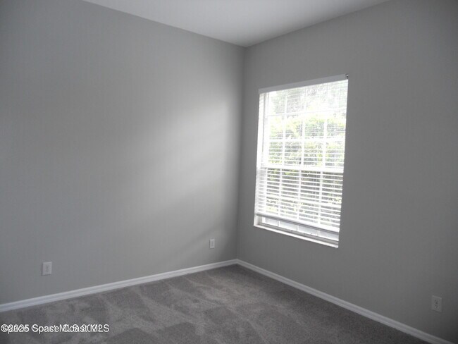 Building Photo - 432 Lake Victoria Cir