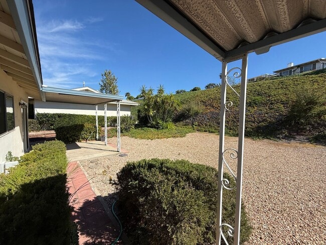 Building Photo - Bright & Spacious 2BR Home in Desirable 55+ Seven Oaks Community