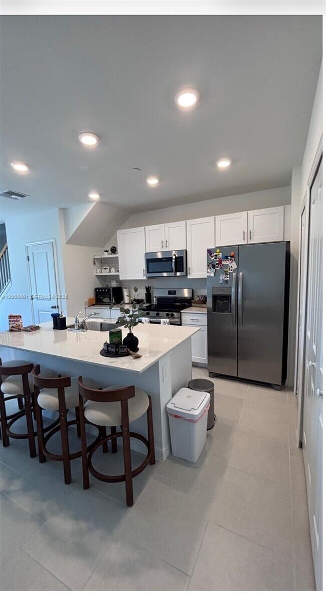 Building Photo - 4230 Catalina Dr