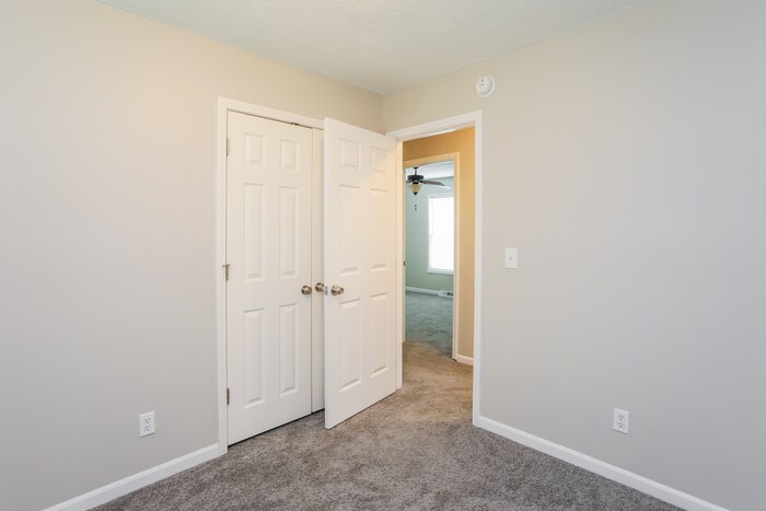 Building Photo - 700 Zay Dr