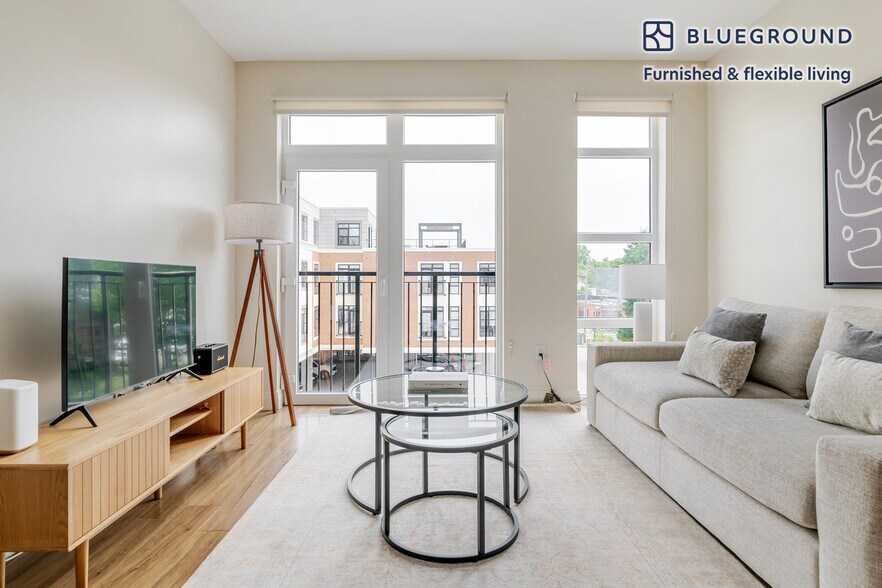 Building Photo - 28 Austin St