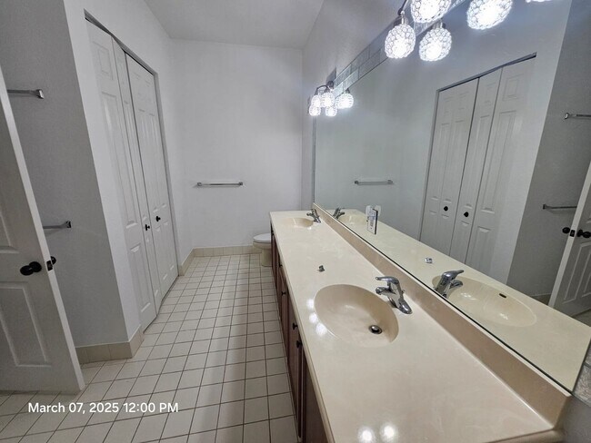 Building Photo - Discover the perfect blend of comfort and ...