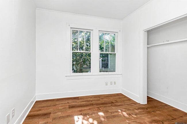 Building Photo - 529 N Jefferson Ave