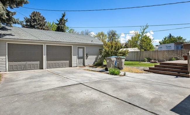 Building Photo - 3-Bed 2-Bath Home with Detached Studio Apartment!