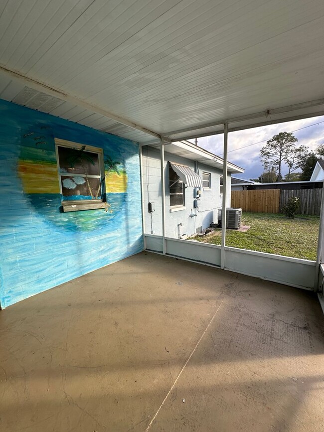 Building Photo - Nice 2/1 Home w/ Fenced Yard in St Cloud