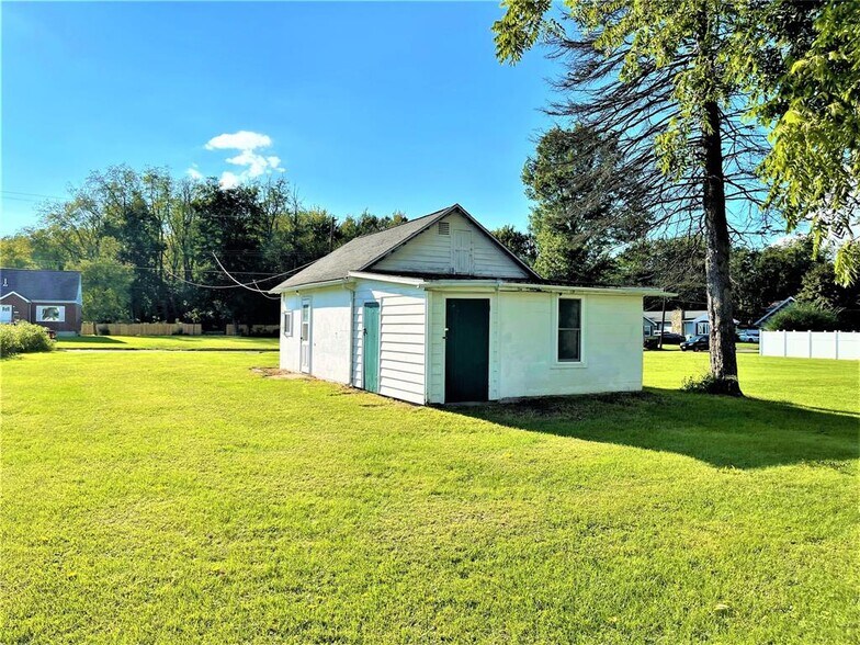 Building Photo - 328 3rd Ave