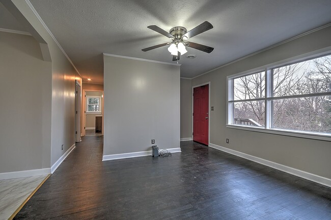 Building Photo - 108 Cottonwood Dr