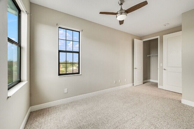 Building Photo - 4BR, 2.5BA home with resort style outdoor living!