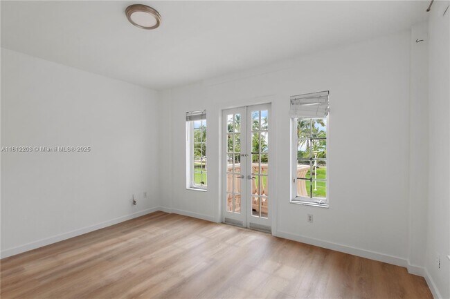 Building Photo - 918 Ocean Dr