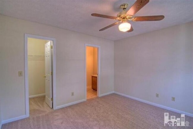 Building Photo - Ogden/Gordon Rd/Alamosa Place. Garage, fen...