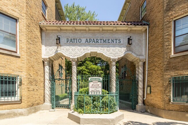 Building Photo - Edgewater Studio with Heat & Cooking Gas Included ~ No Security Deposit ~ Cat Friendly!
