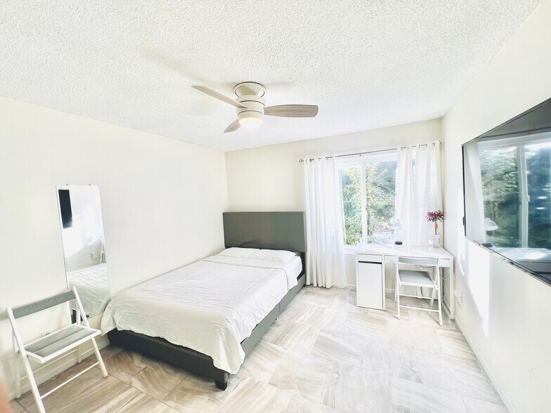 Building Photo - 23515 Lyons Ave