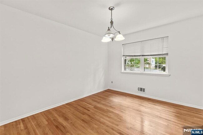 Building Photo - 87 Poplar St