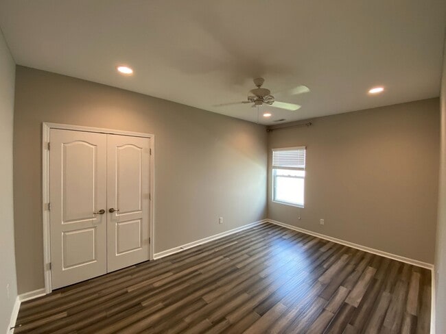 Building Photo - Move-in ready, 1.5 story home located in t...