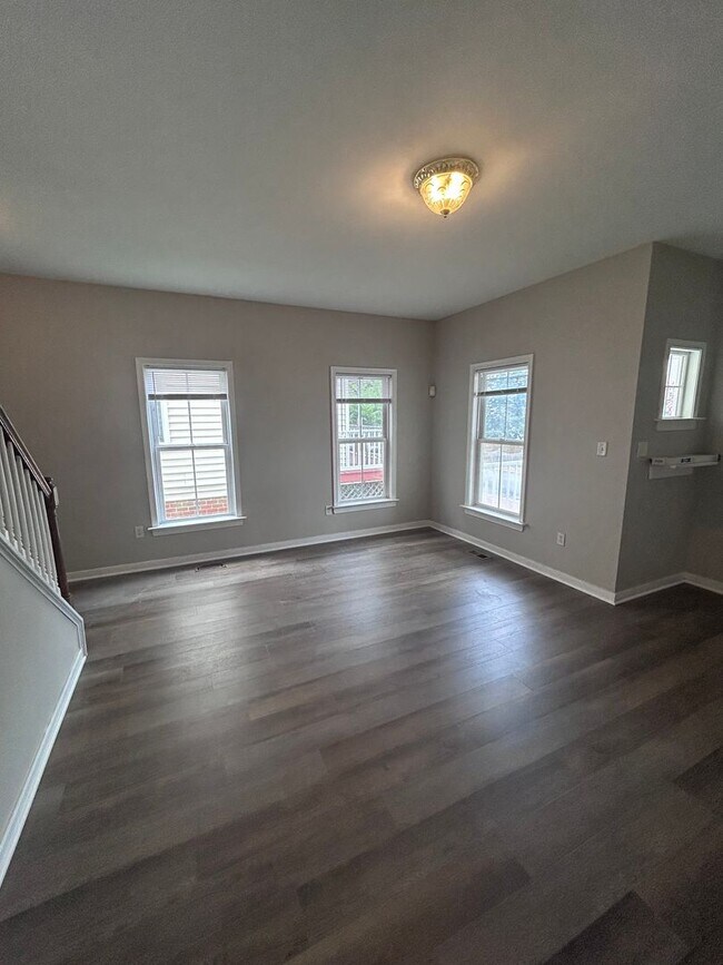 Building Photo - Available Now! | Spacious 4-Bedroom Home | Close to VCU