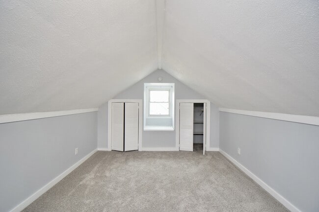 Building Photo - 1701 Sundale Ave