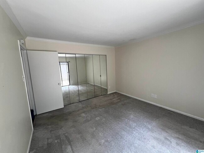 Building Photo - 3350 Altamont Rd