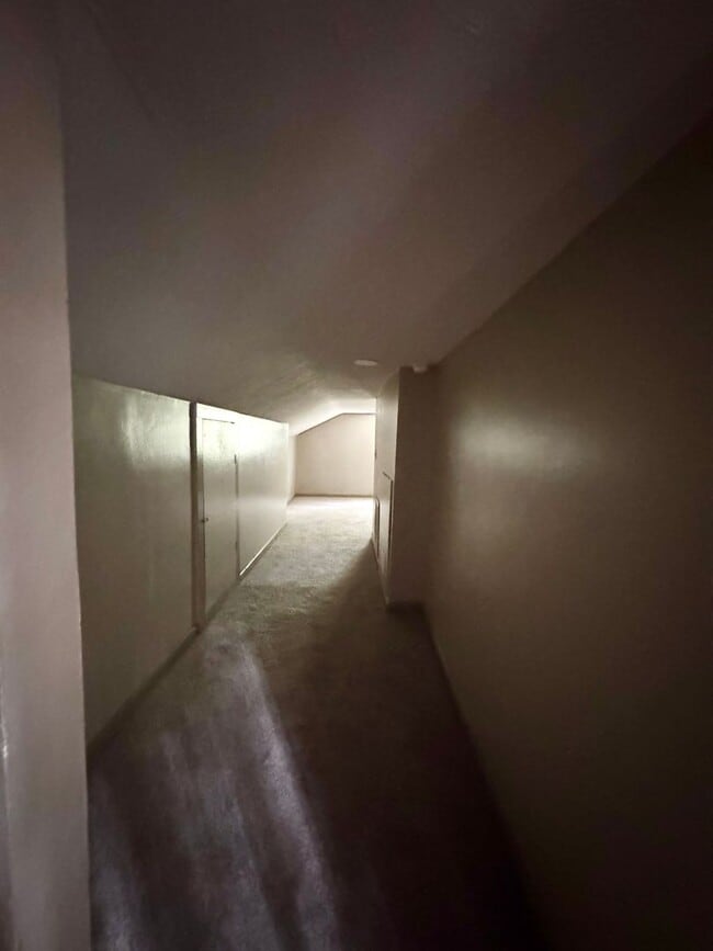 Building Photo - Unit B – Rear Home